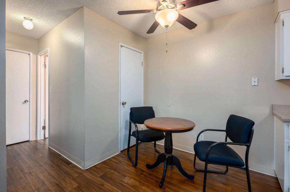 This image is the visual representation of Interior 2 in River's Edge At Fair Oaks Apartments.